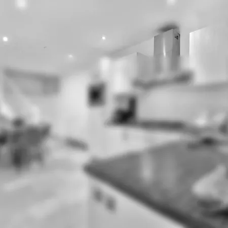 Stylish And Spacious 3 Bedroom Central Apartment